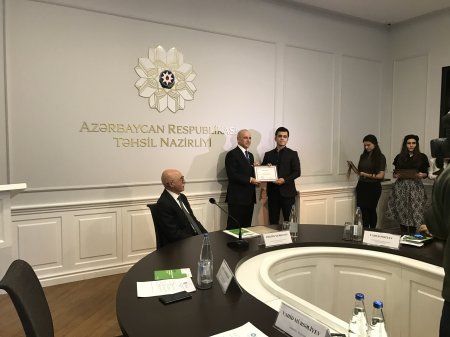 Azercell Təhsil Nazirliyi ilə anlaşma memorandumu imzaladı Azercell Təhsil Nazirliyi ilə anlaşma memorandumu imzaladı