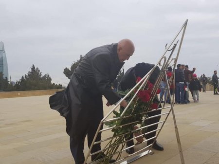 Köhnə malı təzə bazarda kim xırıd edir?