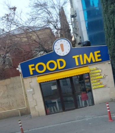 Uşaq bağçasının həyətində RESTORAN AÇIBLAR...