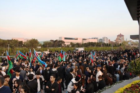 Bakıda Ulu Öndərin anadan olmasının 102 illiyi ilə əlaqədar klassik musiqi konserti keçirilib Bakıda Ulu Öndərin anadan olmasının 102 illiyi ilə əlaqədar klassik musiqi konserti keçirilib