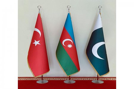 TÜRK BİRLİYİ ARXA PLANA KEÇİR? TÜRK BİRLİYİ ARXA PLANA KEÇİR?